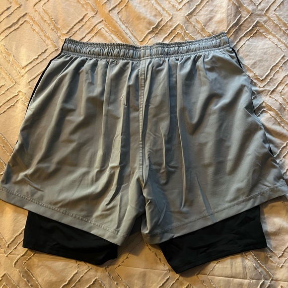 Under Armour Running Shorts - Picture 1 of 4